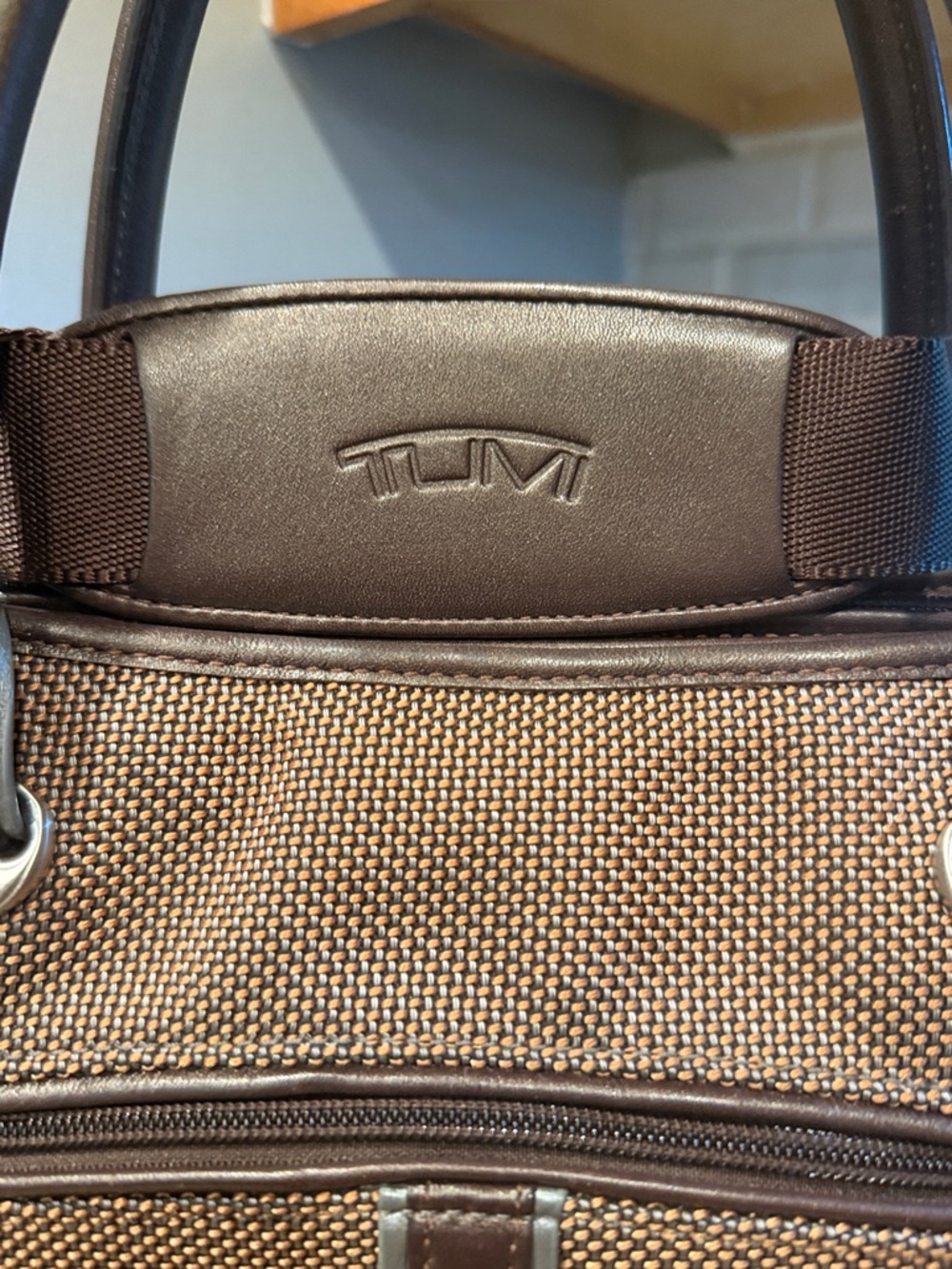 TUMI Executive Travel Commuter Bag w/original removable TUMI accessory pouch - Picture 15 of 16